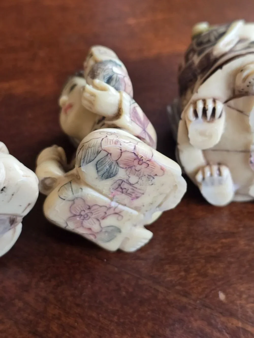 Set of 5 Vintage-Style Asian Decorative Figurines - Intricate Etched Design